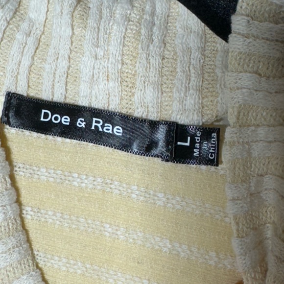 Doe and Rae Sweater sz Large NWOT - Picture 3 of 5